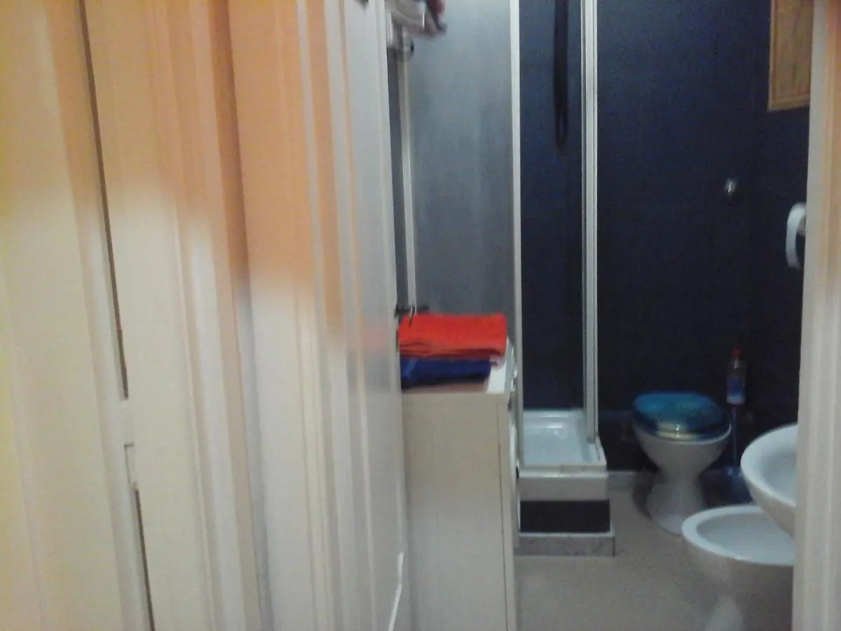 روما B&B Near Metro' Central Line - Only Wc In The Rooms 15 Minutes To Termini Station 20 To Spagna Square - In The Night Bus فندق مبيت وإفطار