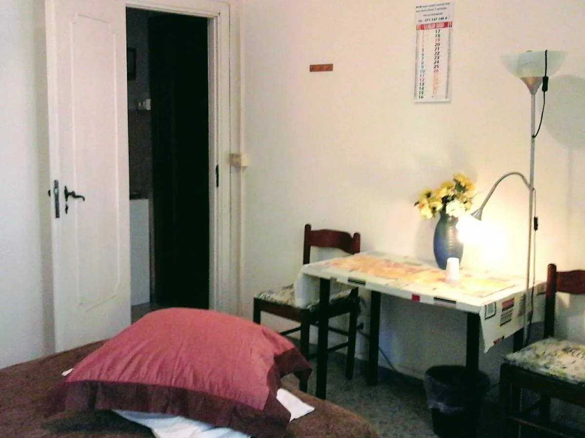 B&B Near Metro' Central Line - Only Wc In The Rooms 15 Minutes To Termini Station 20 To Spagna Square - In The Night Bus Roma