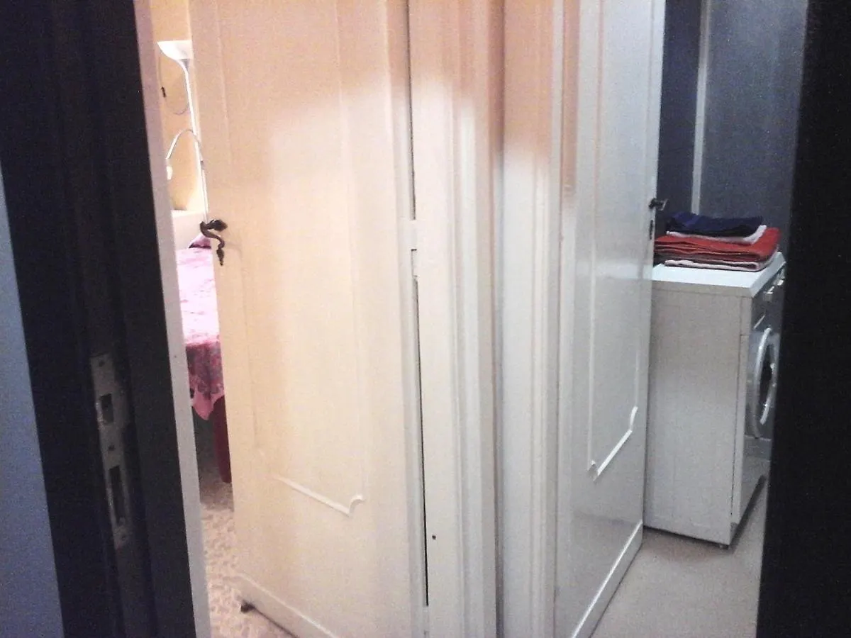 B&B Near Metro' Central Line - Only Wc In The Rooms 15 Minutes To Termini Station 20 To Spagna Square - In The Night Bus Roma